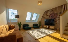 Orestaliving - Penthouse In 2Nd District With View